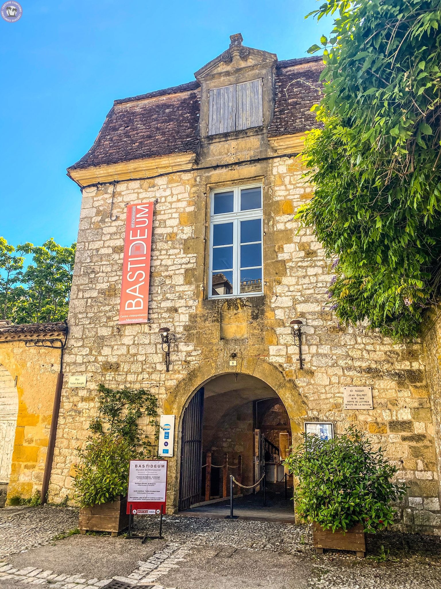 culture-nouvelle-aquitaine-dordogne-visite-du-bastideum123032405253596671.jpg