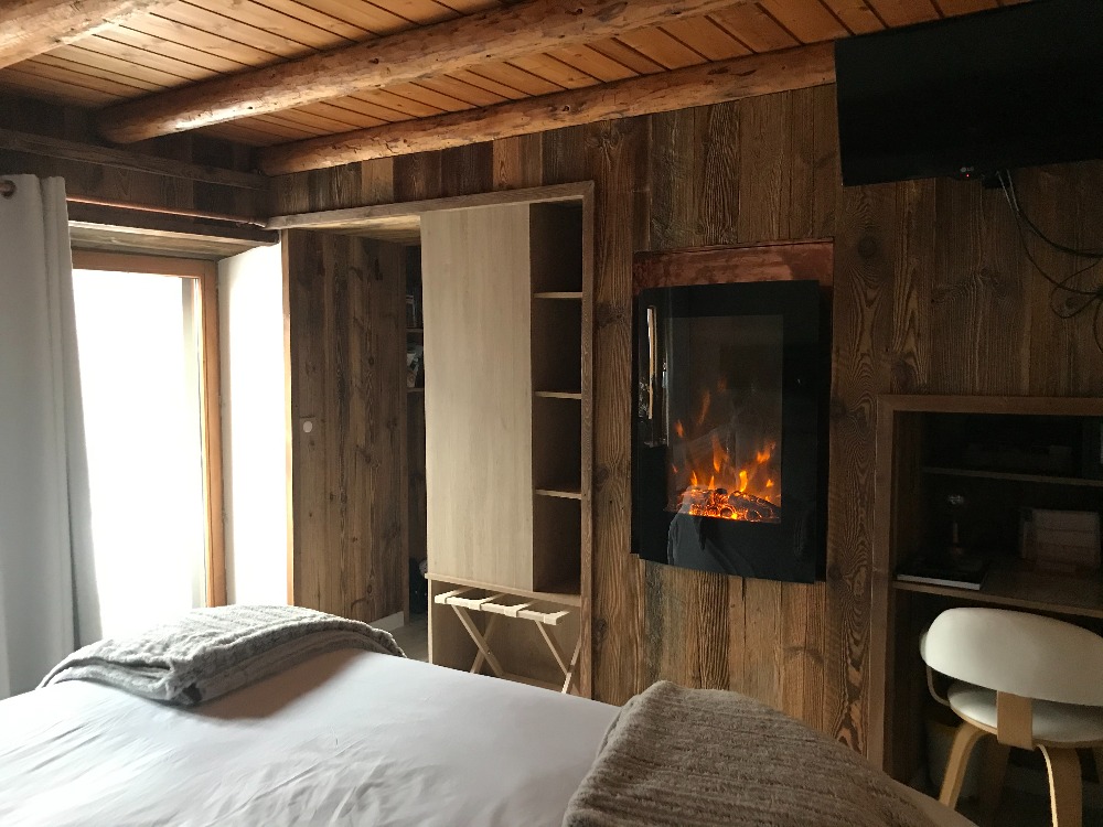 Gites-amp-Chambres-d-hotes-Auvergne-Rhone-Alpes-Savoie-CHAMBRES-D-HOTES-EN-VILLAGE-DE-HAUTE-TARENTAISE-10203541444552585976.jpg