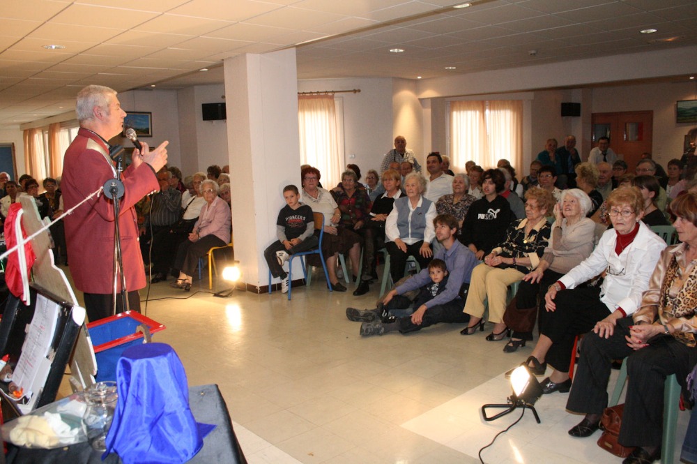 evenement-sortie-auvergne-rhone-alpes-rhone-animation-chansons-amp-magie-pour-seniors20212629384142455263.jpg