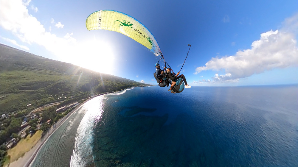 activites-aeriennes-la-reunion-survols-en-biplace-parapente19202629354344497678.jpeg